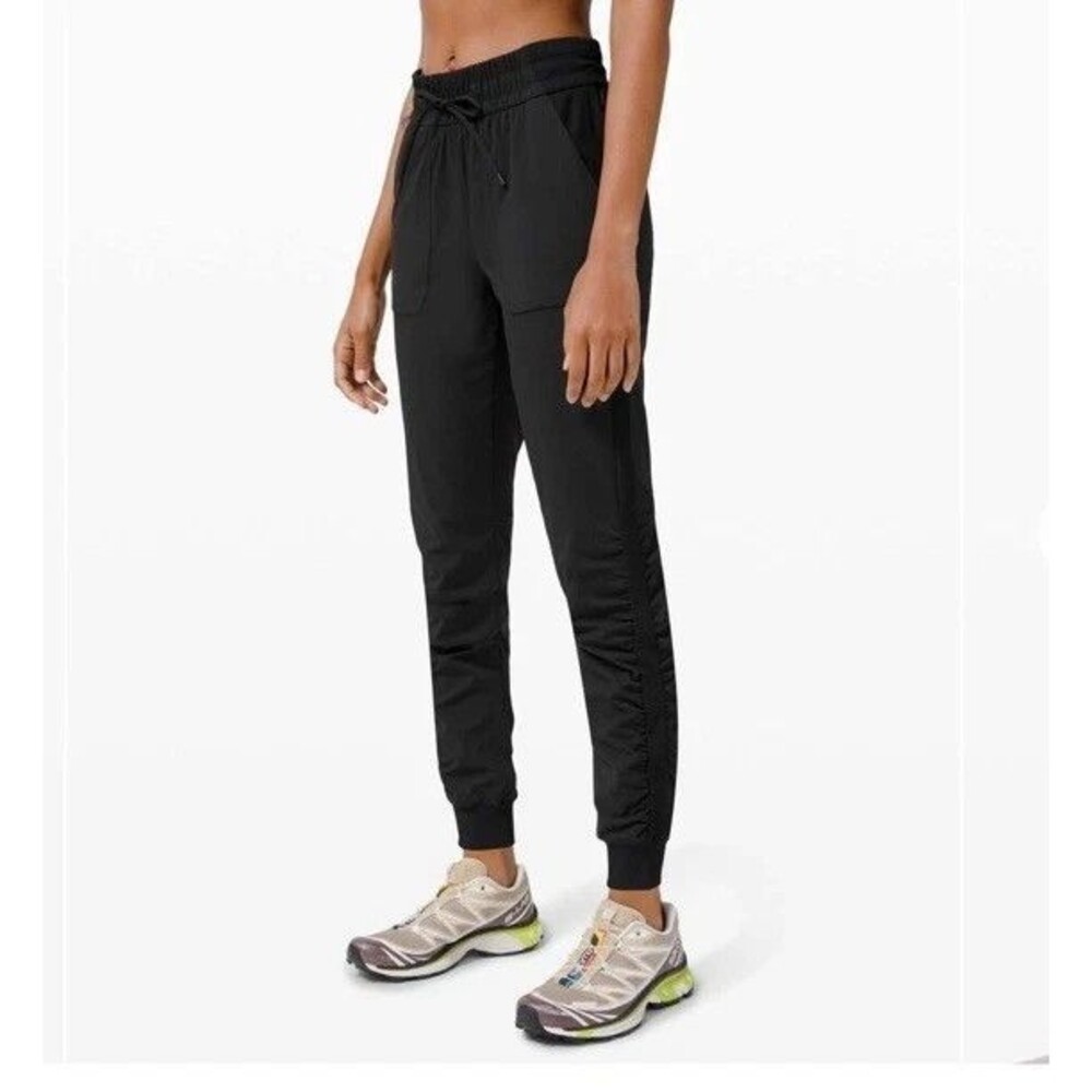 lululemon Beyond the Studio Jogger Black Size 4 Activewear Full Length W5CZHS